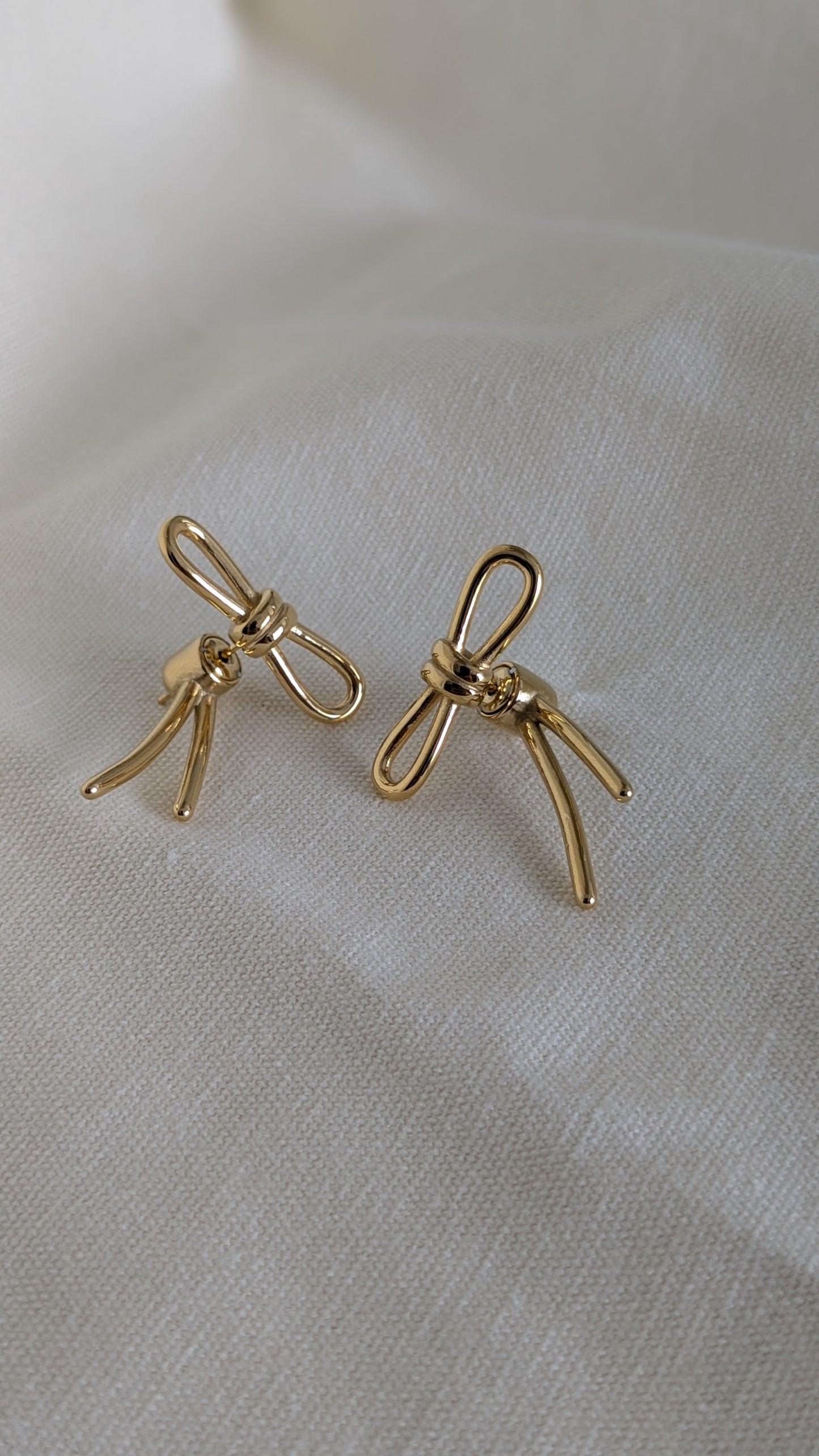 Rhea Ribbon Earrings in Gold