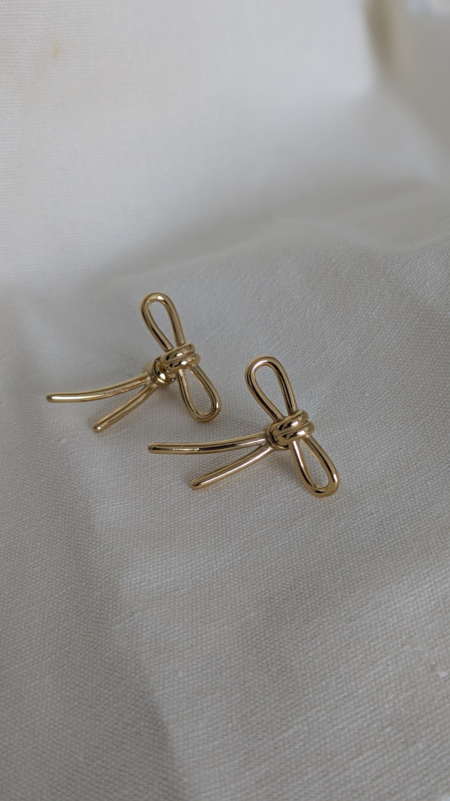 Rhea Ribbon Earrings in Gold