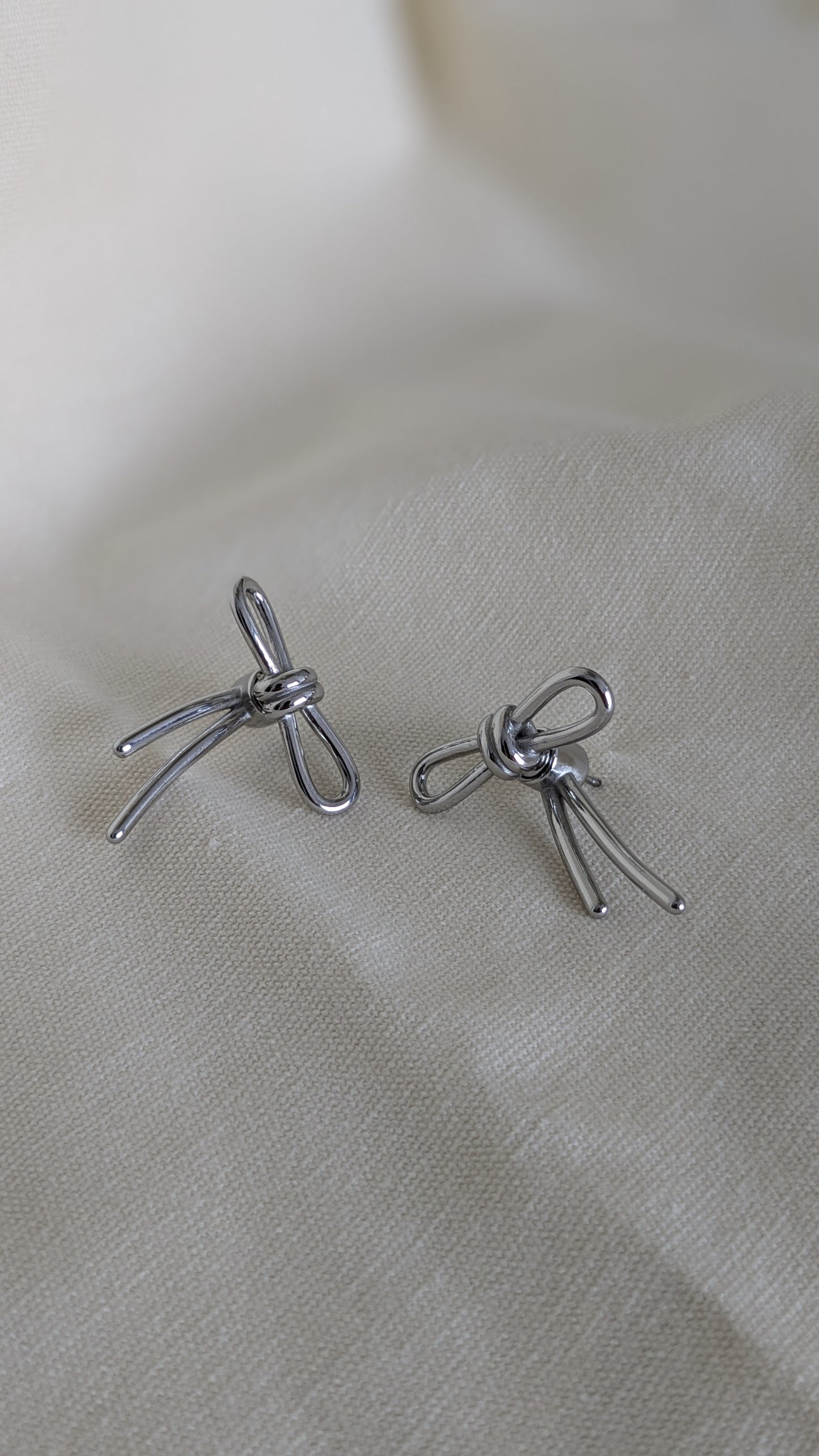 Rhea Ribbon Earrings in Silver