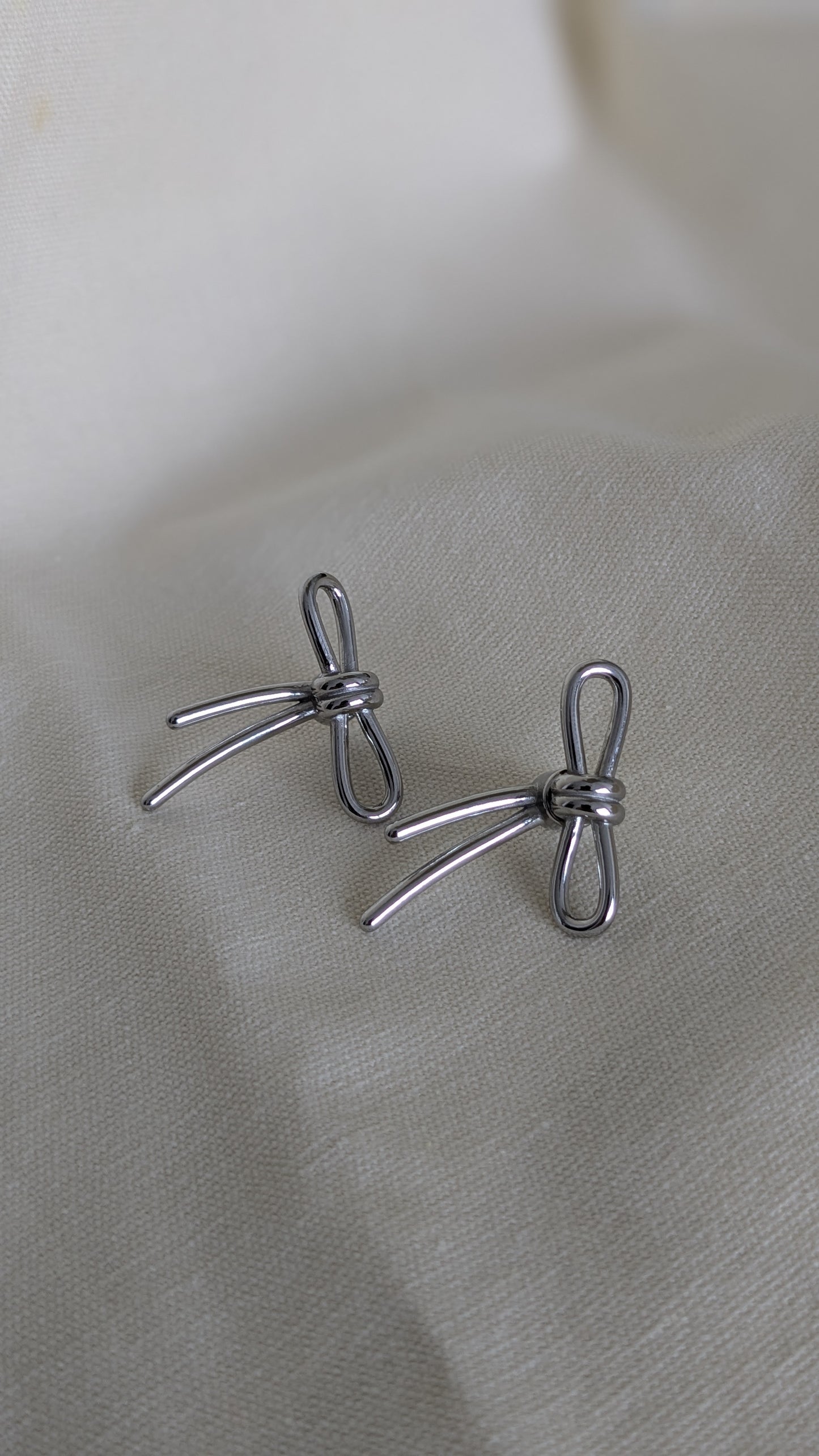 Rhea Ribbon Earrings in Silver