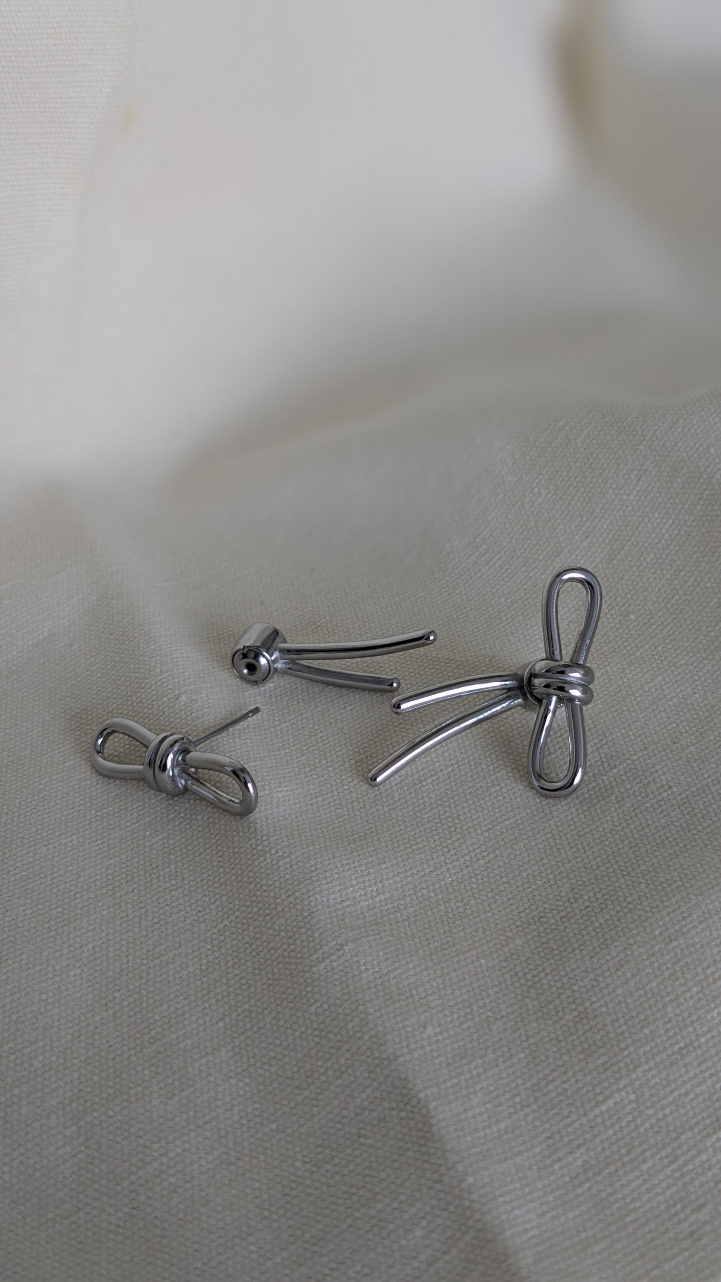Rhea Ribbon Earrings in Silver