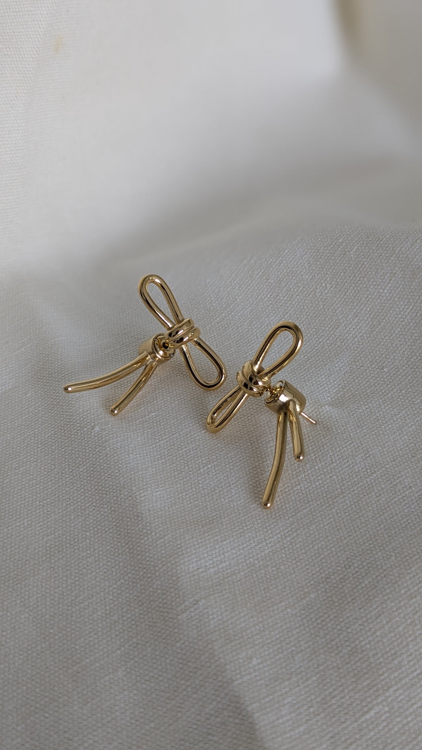 Rhea Ribbon Earrings in Gold