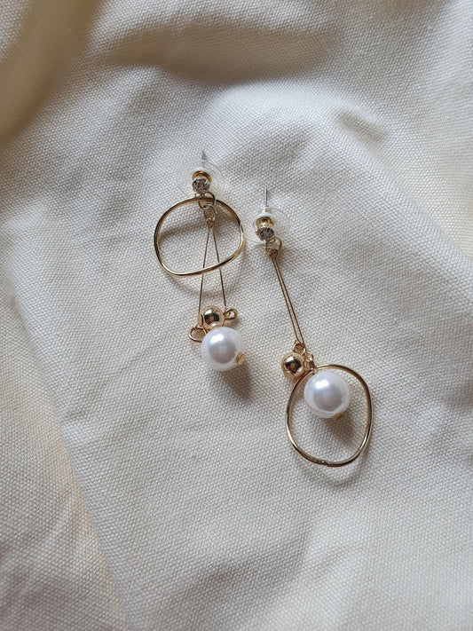 Rita Asymmetrical Pearl Drop Earrings
